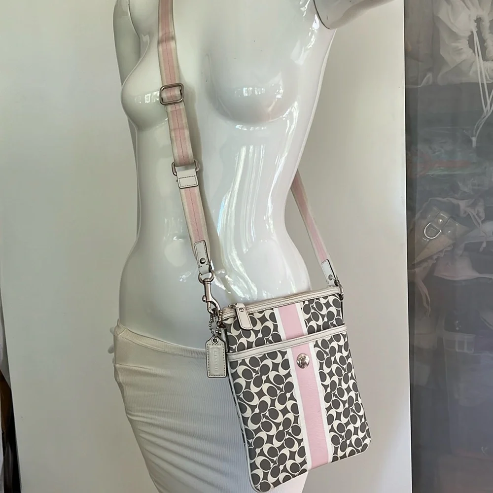 Coach Crossbody Gray Pink White Pebbled Leather Zip Top Bag Swing Bag